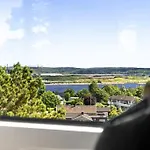 Idyllisk Sted Pa Toppen Av Alshus , * Krakeroy
