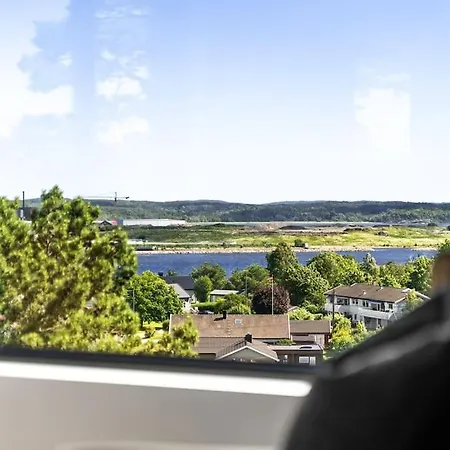 Idyllisk Sted Pa Toppen Av Alshus , * Krakeroy