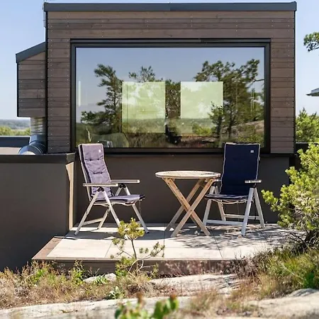 Idyllisk Sted Pa Toppen Av Alshus ,