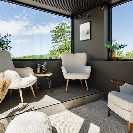 Idyllisk Sted Pa Toppen Av Alshus , アパート