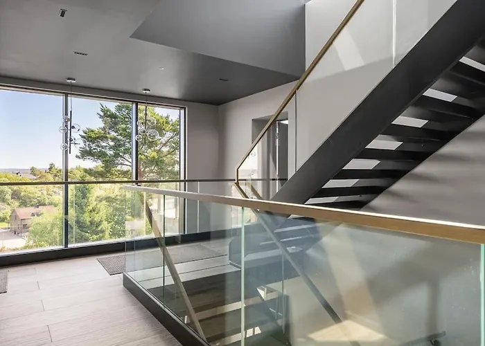 Idyllisk Sted Pa Toppen Av Alshus , * Krakeroy