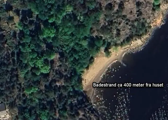 Idyllisk Sted Pa Toppen Av Alshus , Krakeroy