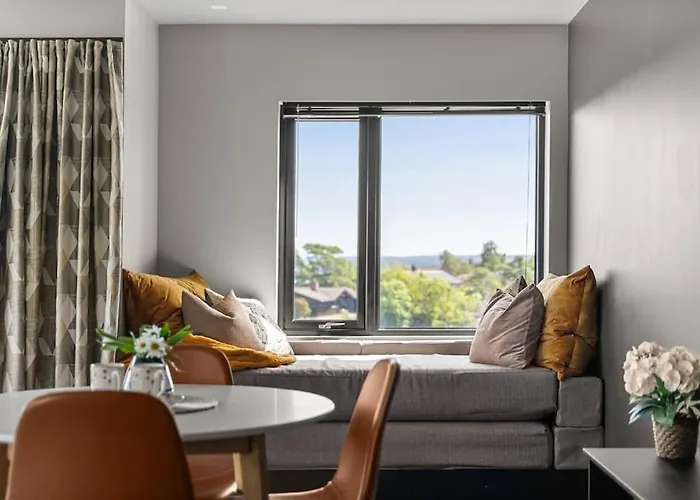 Idyllisk Sted Pa Toppen Av Alshus ,